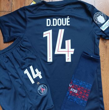 Tenue Doué PSG taille 12 ans BLEU domicile 2026 avec patch