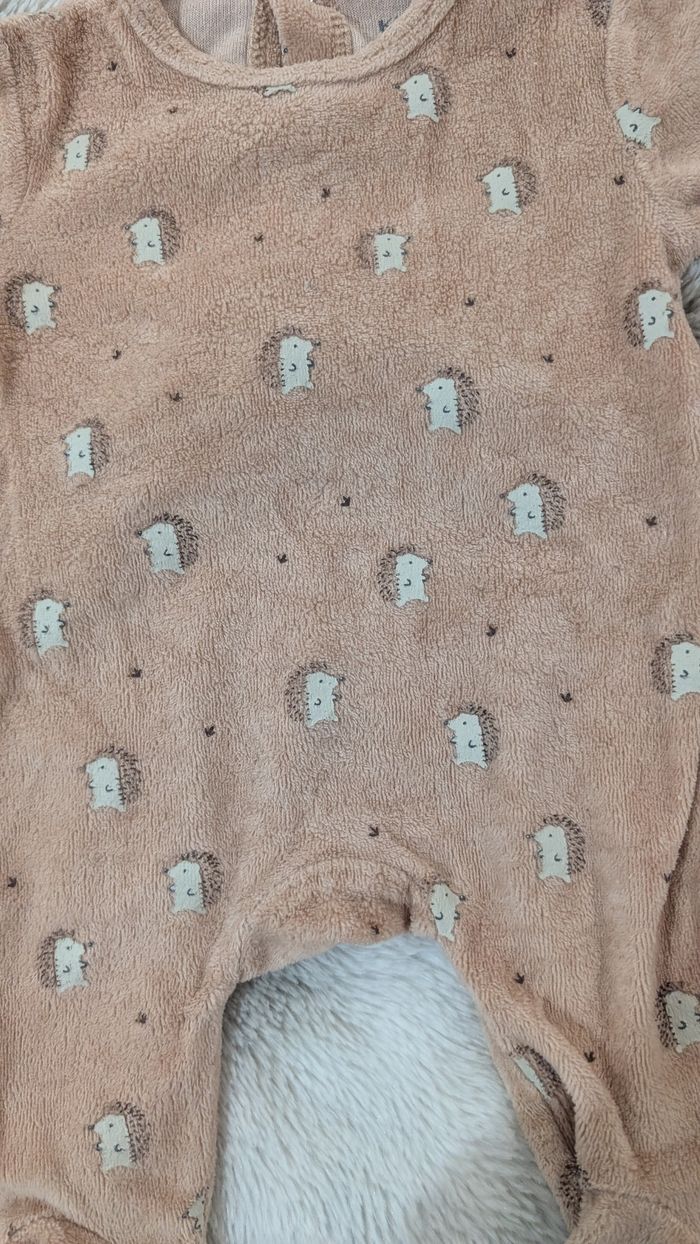 Lot de deux pyjamas Kiabi taille 1 mois - photo numéro 8