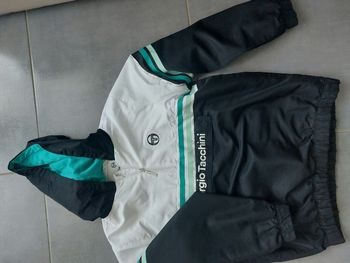 Pull à capuche Sergio tacchini 12 ans