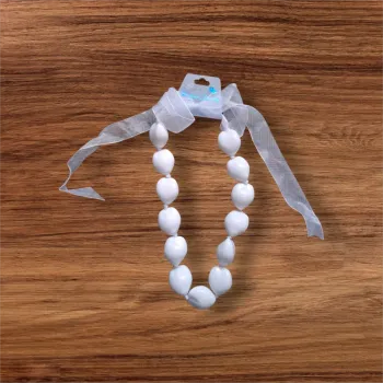 Collier perles blanches avec ruban