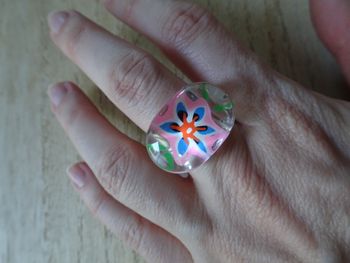 Bague plastique fleur
