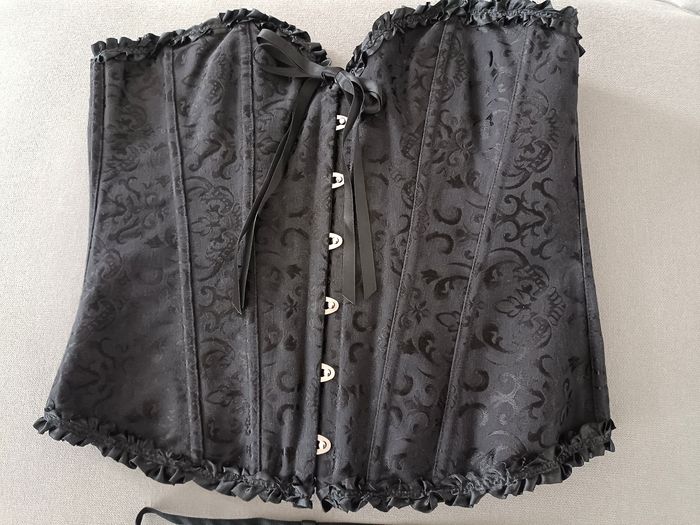 Corset noir et string assorti neuf - photo numéro 9