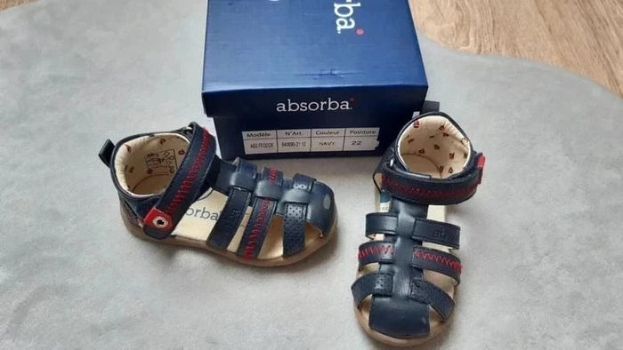 Sandales / nu-pieds absorba bleu marine pointure 22 en très bon état