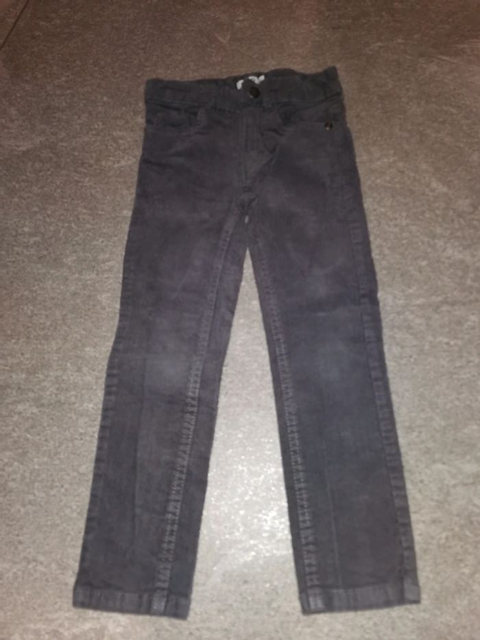 Pantalon garçon 5 ans comme neuf