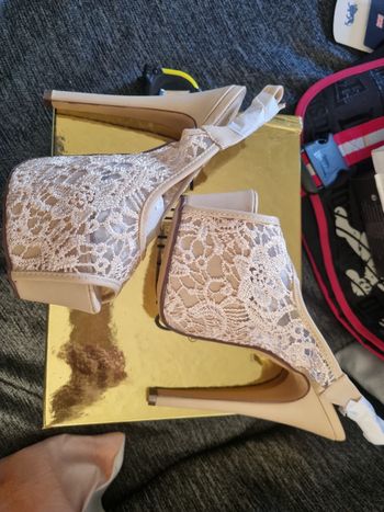 Sandales à très haut talons neuves