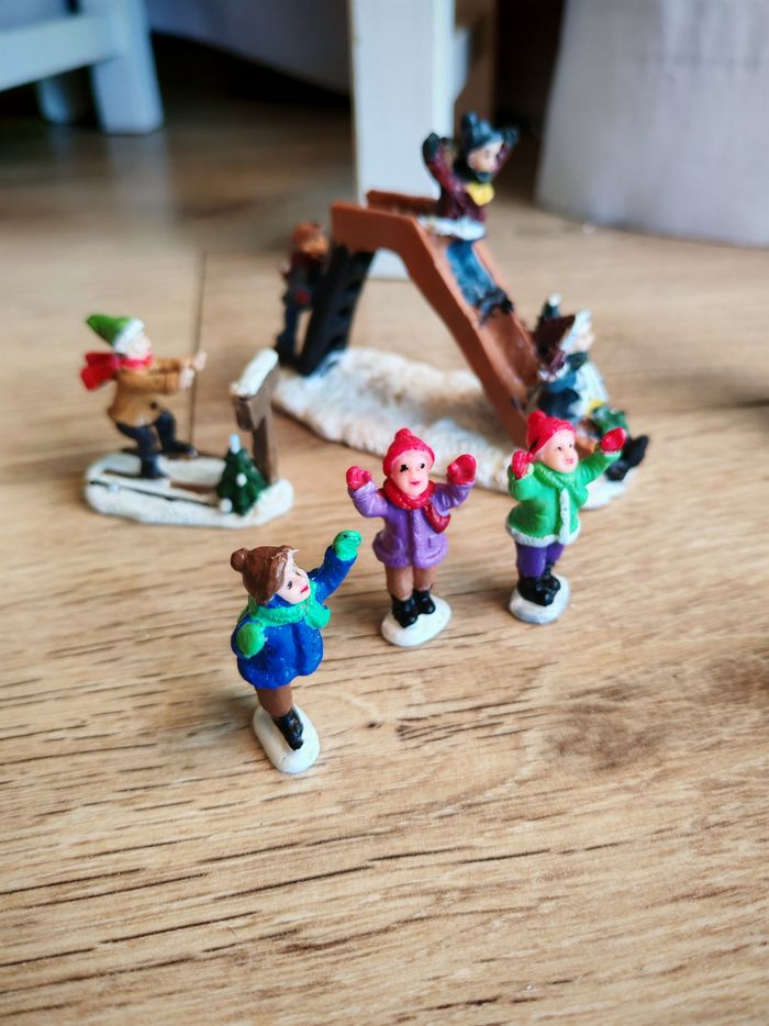 Figurines pour village de noel - photo numéro 2