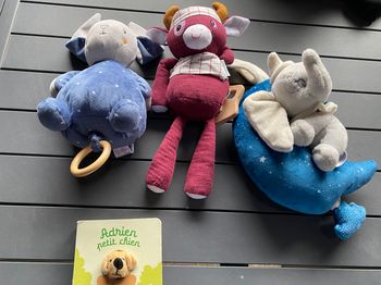 Lot boîtes a musique  plus livre