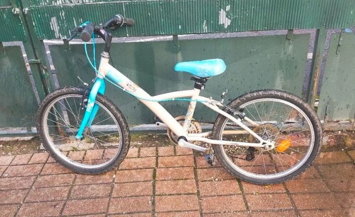 Vélo beige et bleu fille 20 pouces B'twin