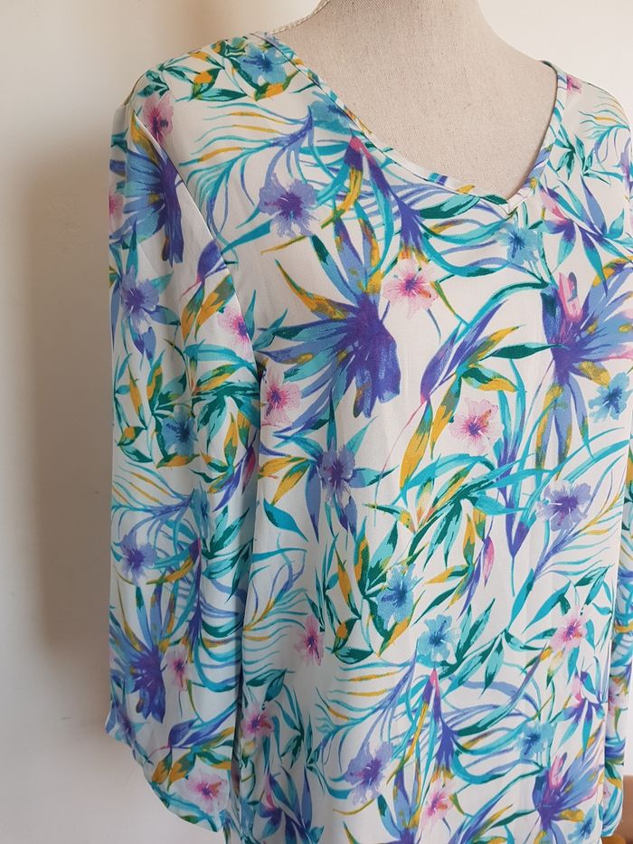 Blouse multicolore, manches 3/4, légèrement transparente. Atlas. Taille 42/44, 52cm aux aisselles. - photo numéro 2