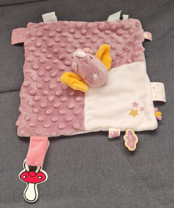 Doudou dragon Victoria carré plat mauve et rose - relief boules - Noukies
