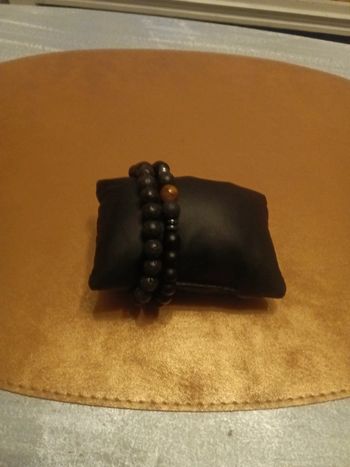 2 bracelets pierre de lave et œil de tigre