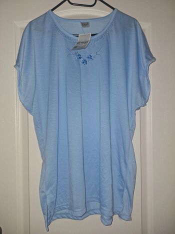 T-shirt femme taille L (40) neuf avec étiquette Romesa