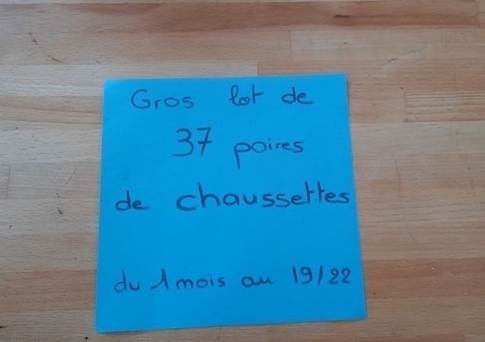 Gros lot de 37 paires de chaussettes