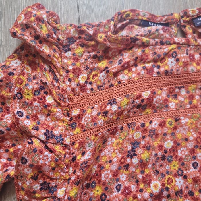 Tres beau maillot fleuri. Fille 8 ans. Marque Kiabi - photo numéro 2