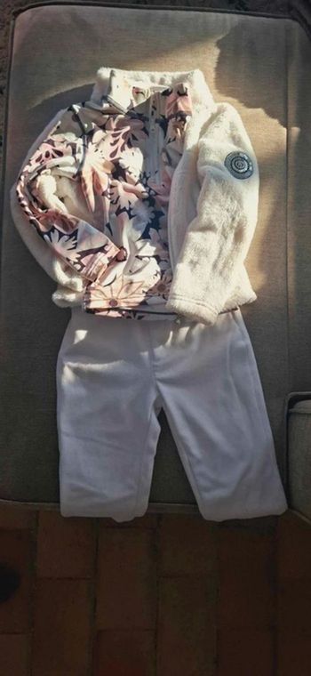 Sous-tenue 2 pièces de ski en polaire blanc – Poivre Blanc – 4 ans – très bon état proche du neuf Valeur magasin 140€❄️