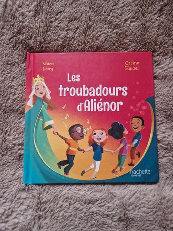 Livre McDo les troubadours d'Aliénor