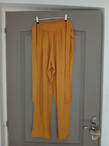 Pantalon léger taille L couleur moutarde