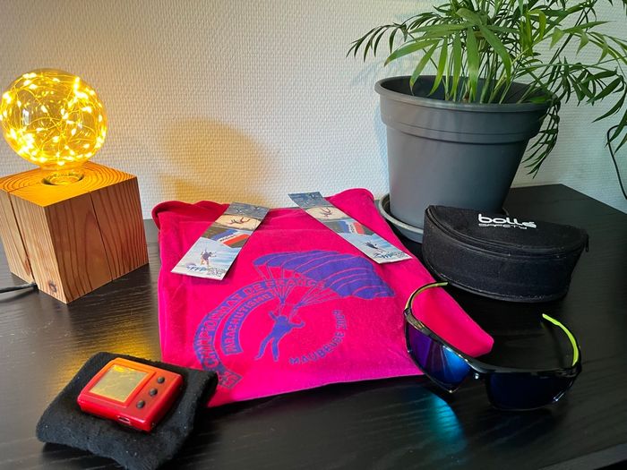 Altimètre et accessoires parachutistes - photo numéro 1