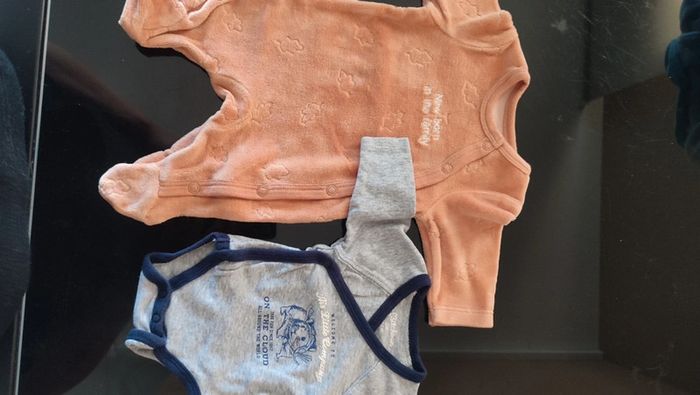 2 Lots bodies/ pyjamas taille 0 naissance ( 4 pièces ) - photo numéro 4