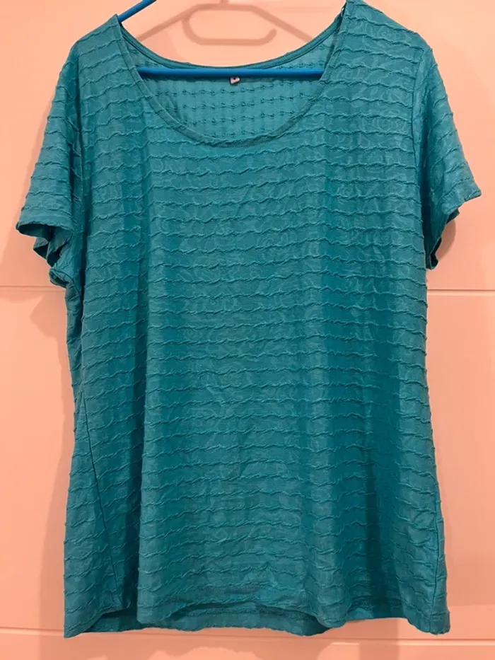 T shirt turquoise en tres bon état taille 46/48