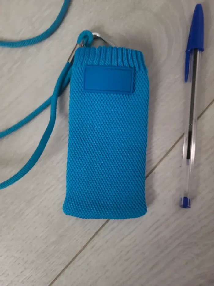 Pochette bleue avec cordon - photo numéro 2