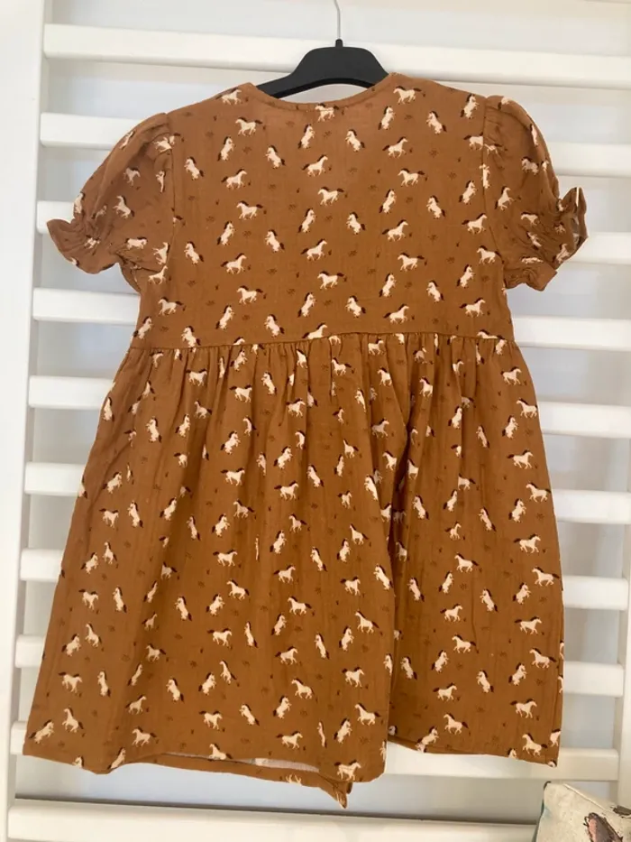 6 ans - Robe neuve avec étiquette motif avec cheval - photo numéro 4
