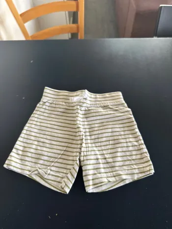 Short rayures vertes 12/18 mois 86 cm