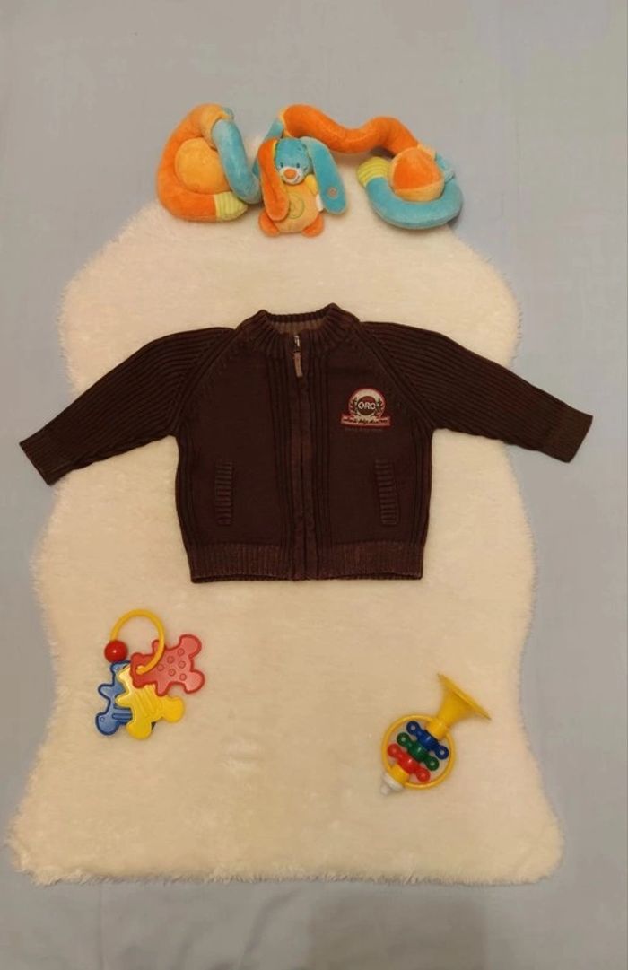 Gilet zippé côtelé marron "Have Fun With Orc" T. 6 mois Orchestra 💮100% Coton
