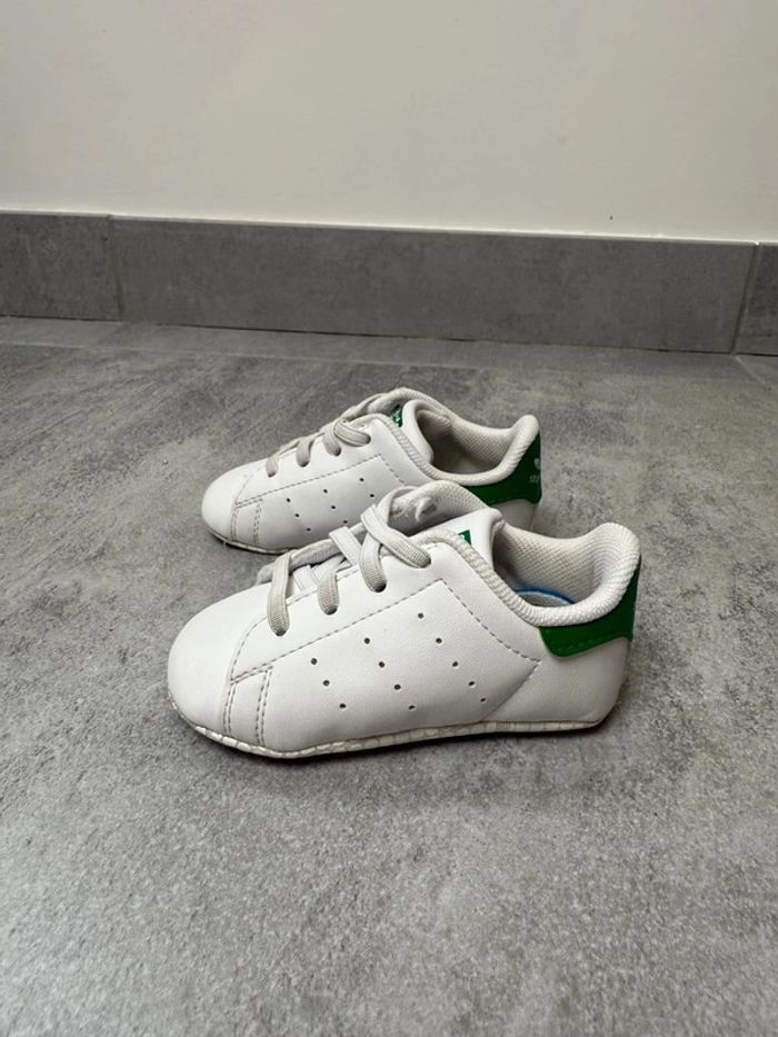 Baskets Adidas Stan Smith taille 19 unisexe super état - photo numéro 3