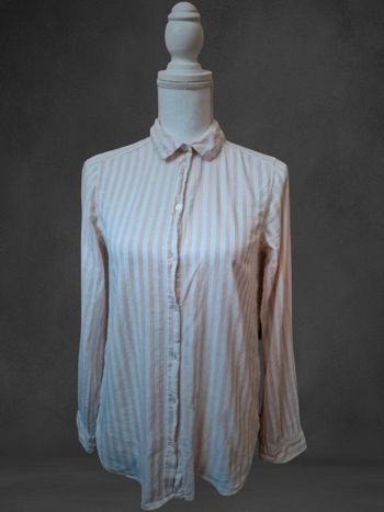 Chemise à rayures.