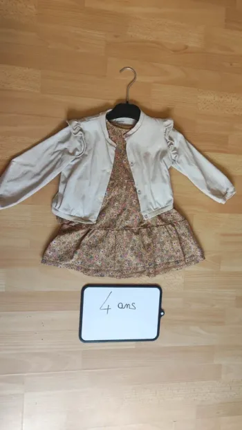 Robe et cardigan taille 4 ans