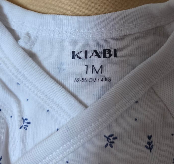 Lot de Bodies neufs. Kiabi. 1mois. - photo numéro 4