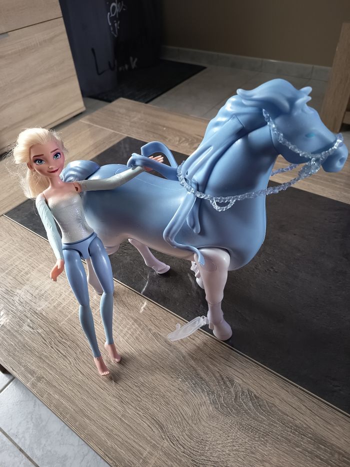 Reine des neiges et son cheval - photo numéro 3