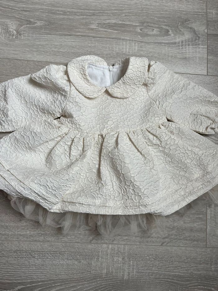 Robe cérémonie beige légèrement brillante 3-6mois