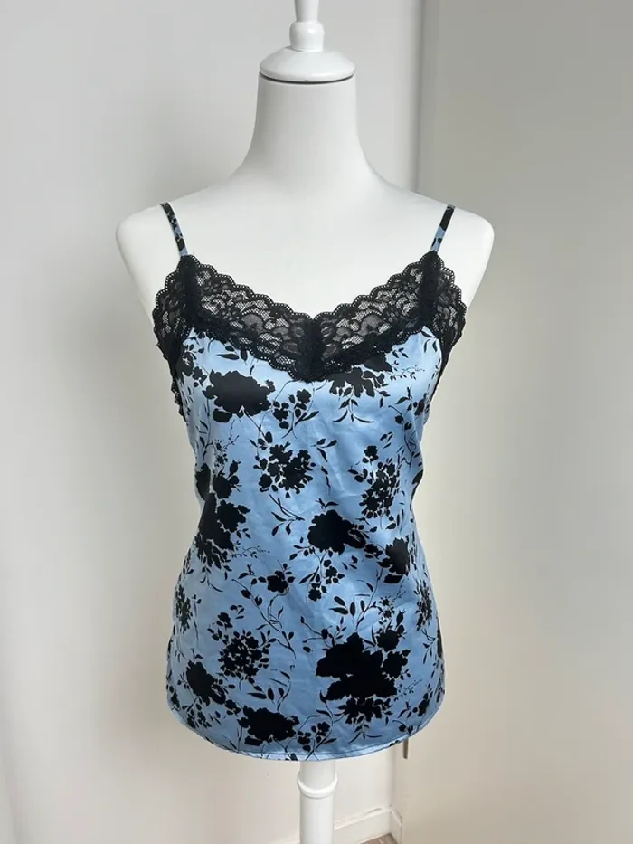 Débardeur y2k bleu satiné dentelle noire