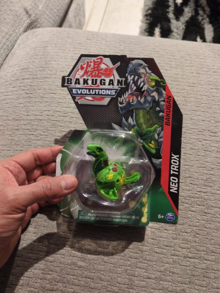 Figurine Bakugan évolutions néo trox