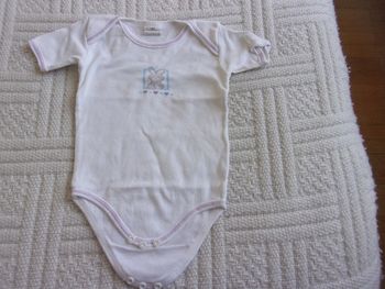 body manches courtes taille 9 mois