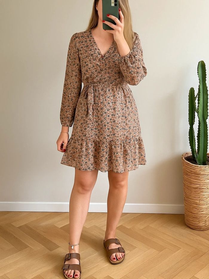 Robe fluide en toile de viscoce fleurie Wiya taille 36
