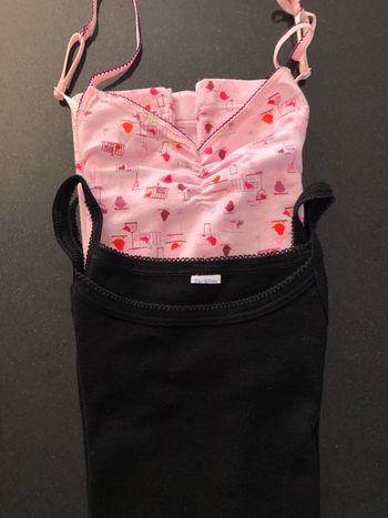 Deux. Débardeurs neufs. Petit bateau.