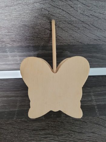 Panier papillon en bois brut à décorer