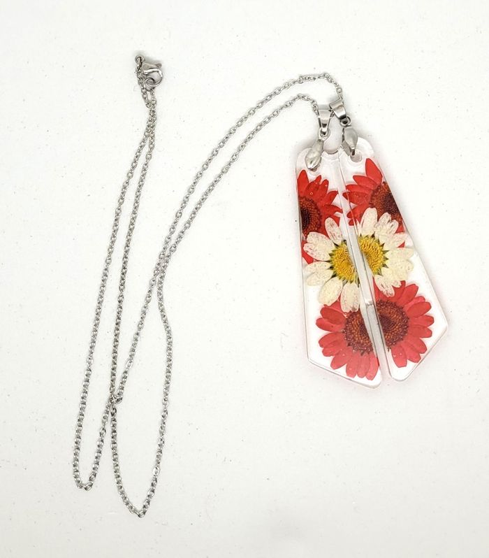 Bijoux création unique collier fleurs séchées symétrie