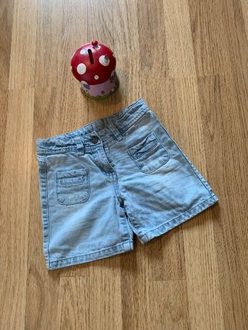 Short fille