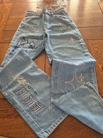 Très beau Jean Jennifer 34 jamais mis car rrop juste donc neuf