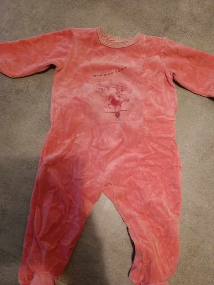 Pyjama rose en velours Petit bateau 74cm