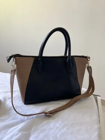Sac à main noir et marron