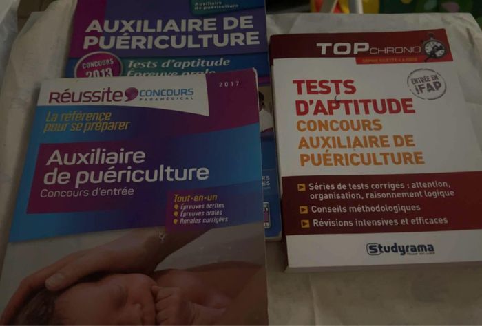 Lot de livre concours auxiliaire puéricultrice