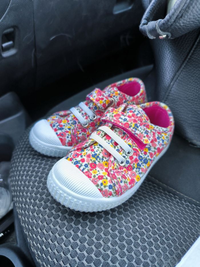 Chaussures en toile taille 24 - photo numéro 3