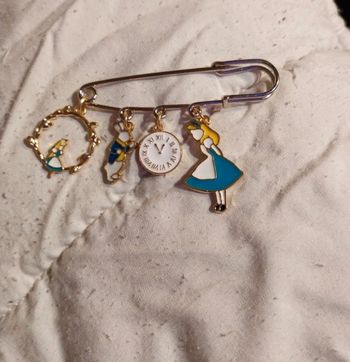 Broche disney alice fantasy