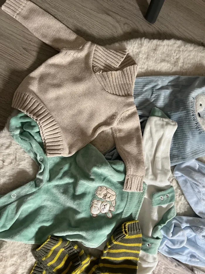 Lot vêtements bebe 1/2 mois - photo numéro 2