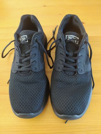 Paire de baskets noire
